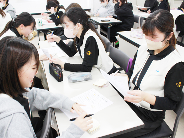 １年生、電話の応対を練習☆